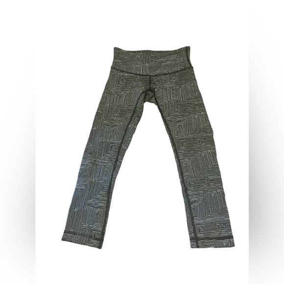 Lululemon cropped size 2 - Picture 2 of 4